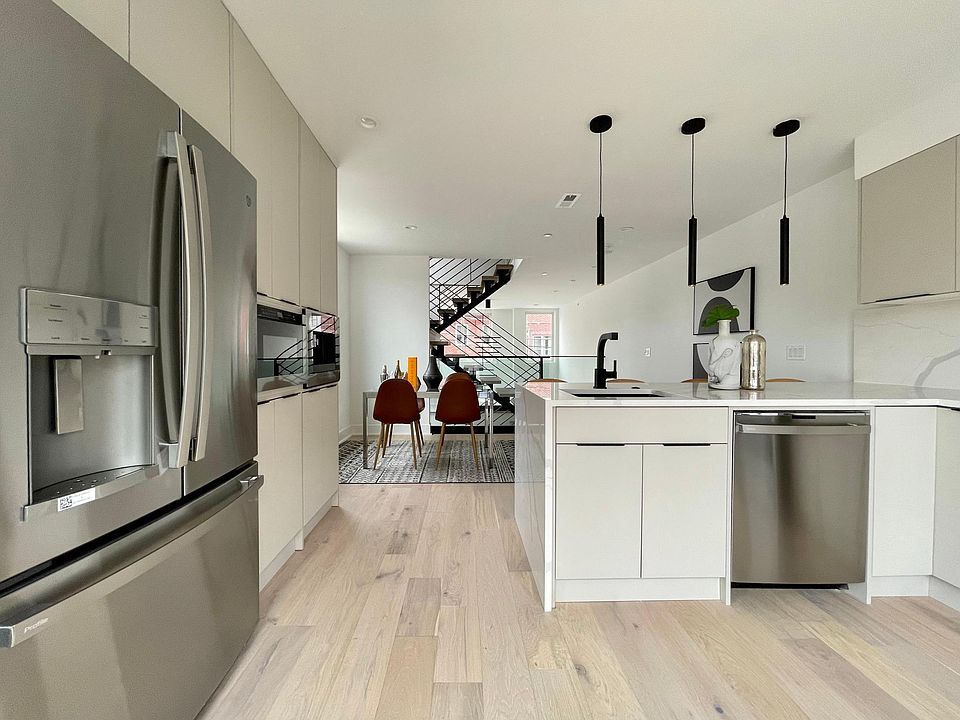 1st image of 2604 E Hagert St #1