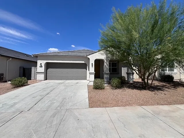 4 bed, 2.5 bath, 1915 sqft, $2,700 — Photo 2