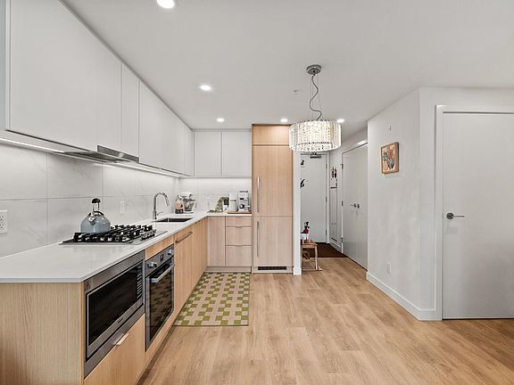 4th image of 308 Alderson Ave #1308