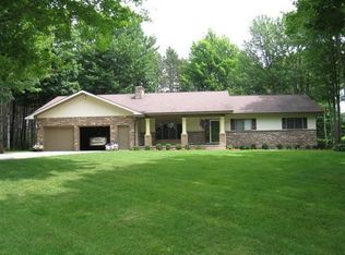 902 Woodcrest Dr, Gaylord, MI 49735