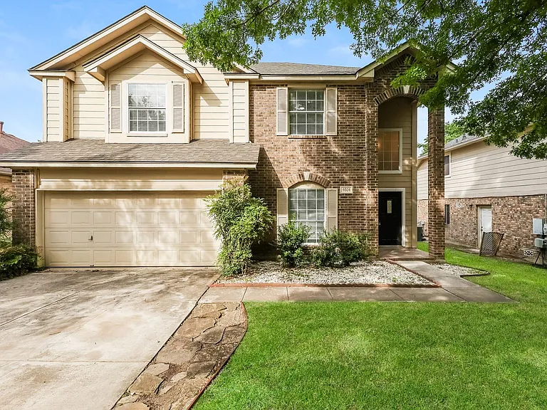 4604 Summit Hill Dr — Photo 1