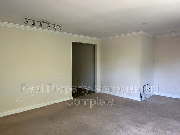 3rd image of 435 E Freemason St APT 2A