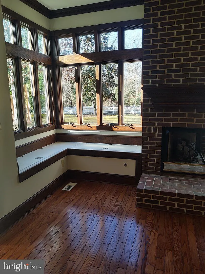 3 bed, 1.5 bath, 3333 sqft, $3,000 — Photo 2