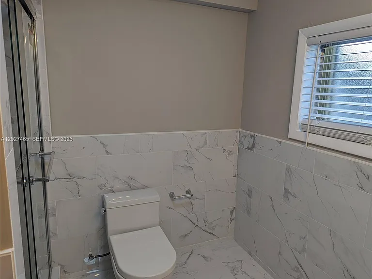 987 NE 131st St #4 — Photo 8