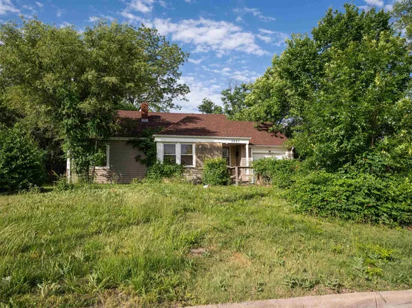 3021 E Carmen St, Wichita, KS 67214