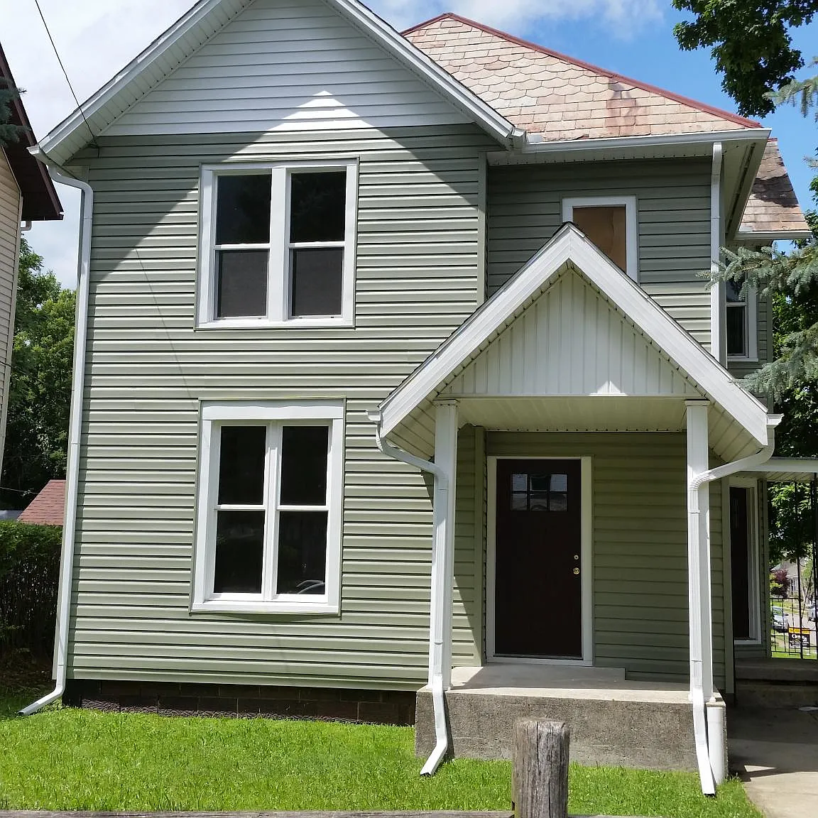 564 W Main St — Photo 1