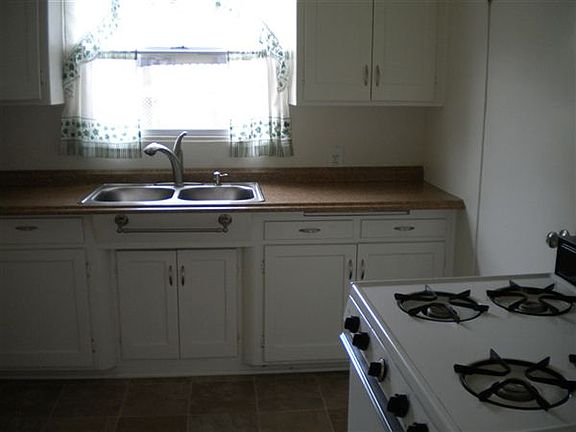 5th image of 306 D St