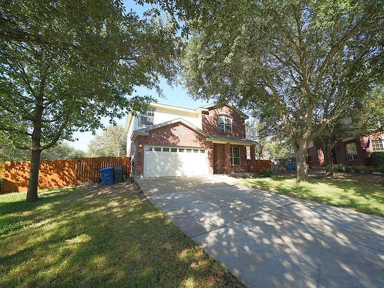 136 Earhart Ln — Photo 4