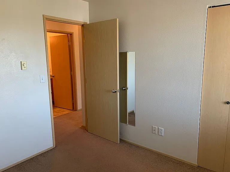 401 Lakeway Dr — Photo 11