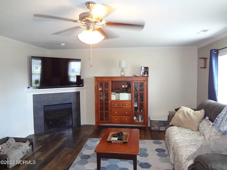 205 S Pointe Dr #B — Photo 13