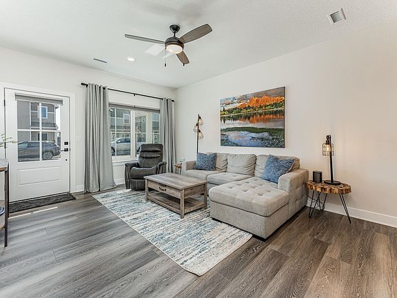 5th image of 434 E Park Pl