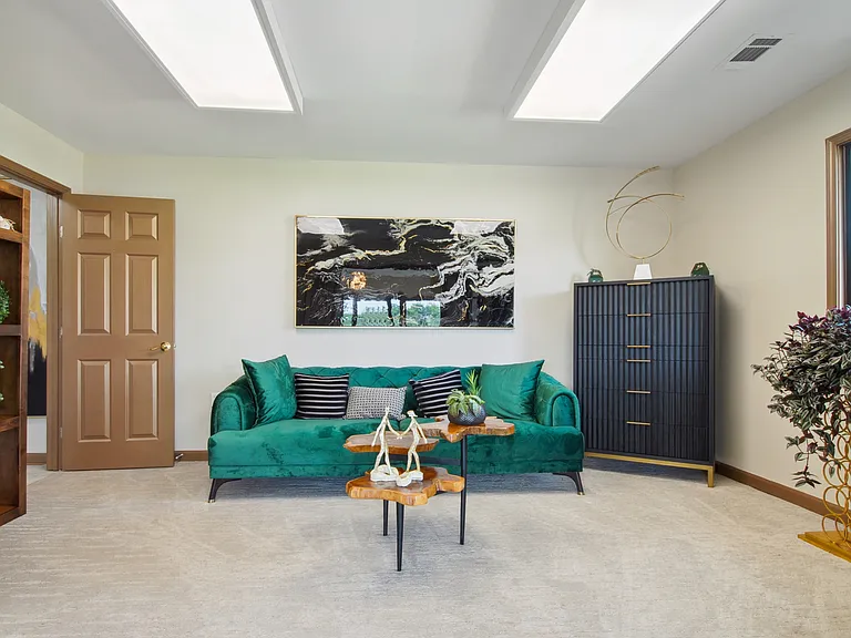 Emerald Pointe Apartment Homes — Photo 17