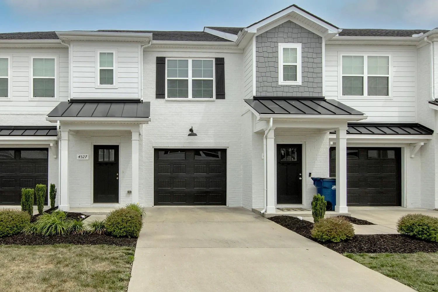 3 bed, 2.5 bath, 1631 sqft, $2,200 — Photo 1