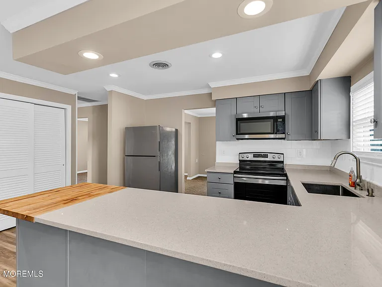510 Jamaica Blvd — Photo 16