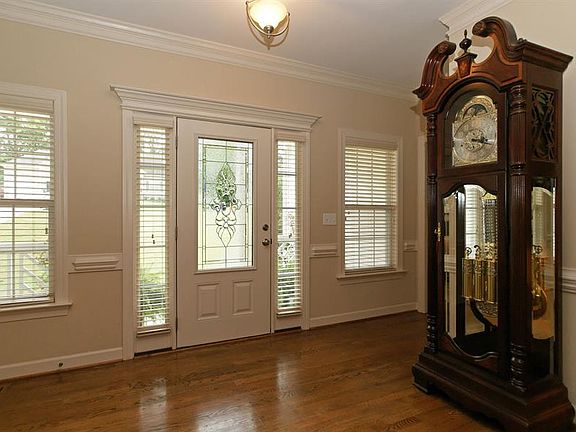 2nd image of 256 Falls Dr