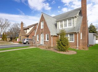 85 Nelson St, Farmingdale, NY 11735