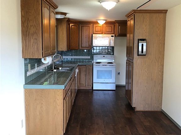 2nd image of 615 Lacey Pl NE