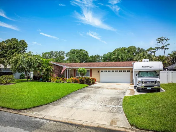 1132 Gershwin Dr, Largo, FL 33771