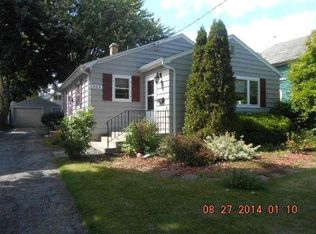 826 N 8th St, Manitowoc, WI 54220