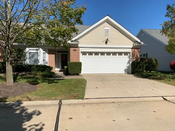 370 Rosebury Ct #50, Mayfield Heights, OH 44124