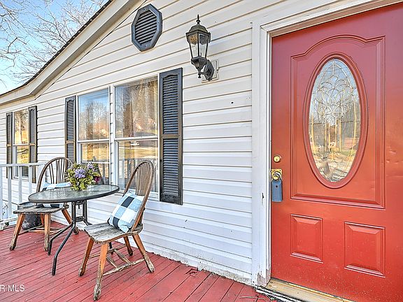 4th image of 109 Wood Ln