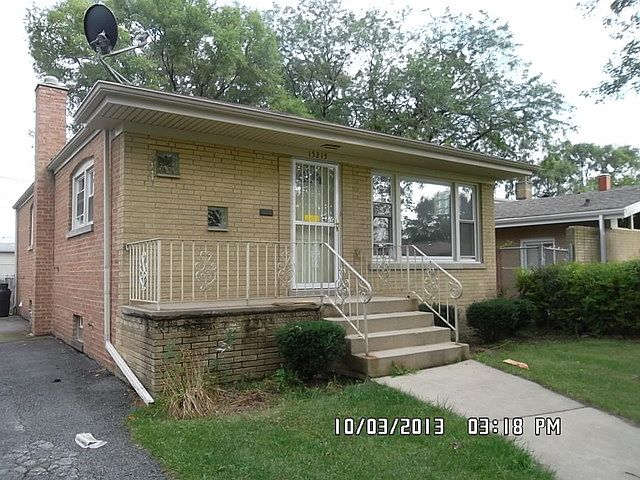 1st image of 15215 Oak St