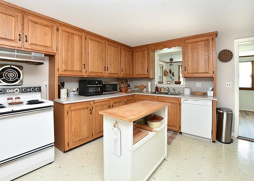 19 Gilboa St, Douglas, MA 01516 Zillow