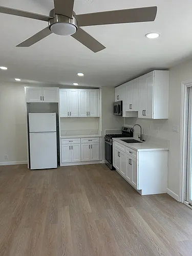 34601 Calle Los Robles #B Photo 1