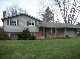 6 Conmar Dr, Rochester, NY 14609