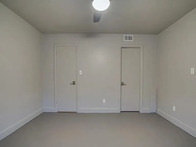 6000 N Brookline Ave #60 — Photo 1