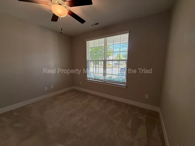 410 Salem Grace St — Photo 8