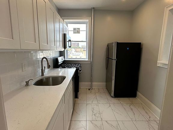 2nd image of 309-311 6th St #D4