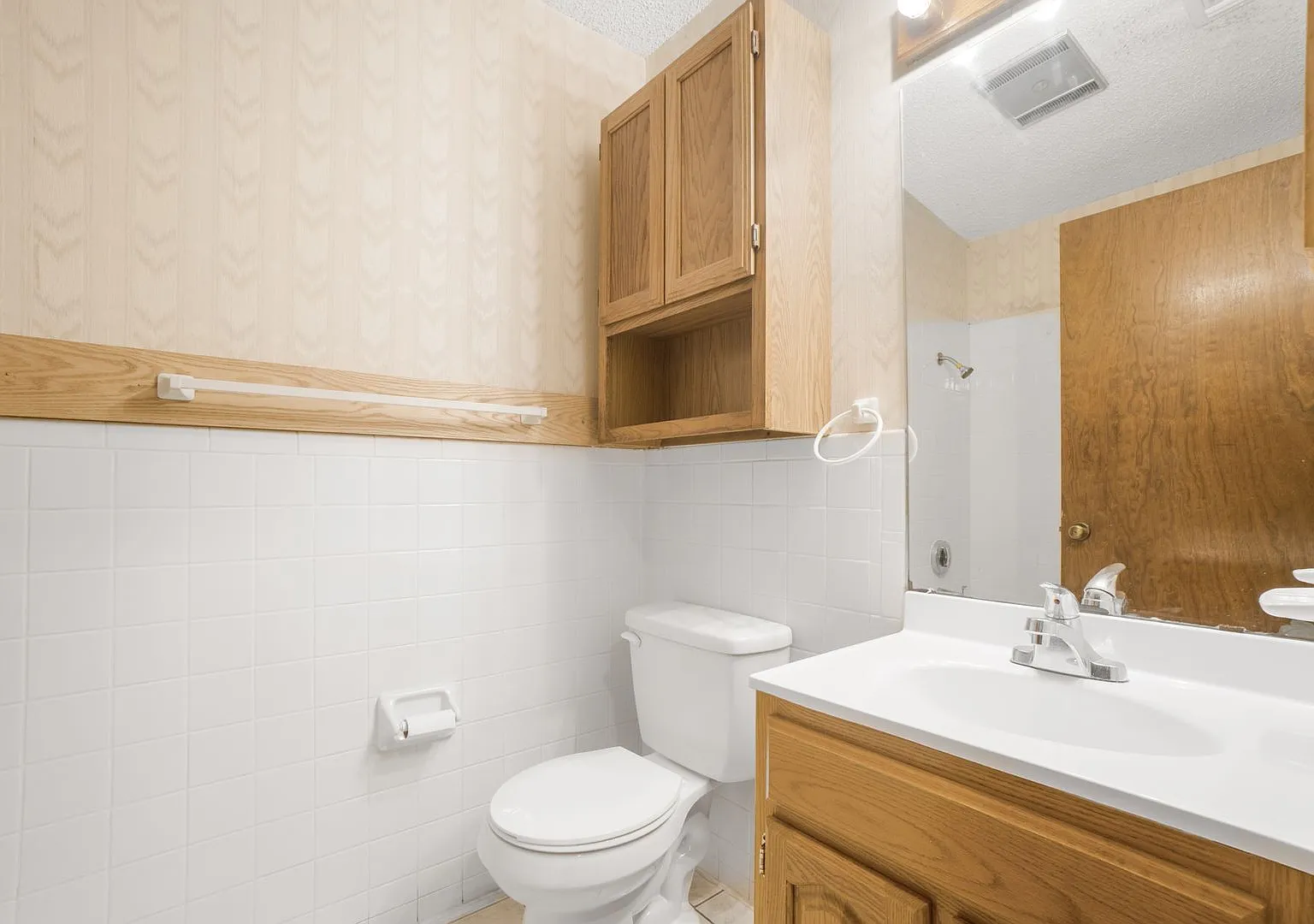 Comfortable Living in Established San Antonio Neighborhood 5003 Starfire Dr — Photo 4