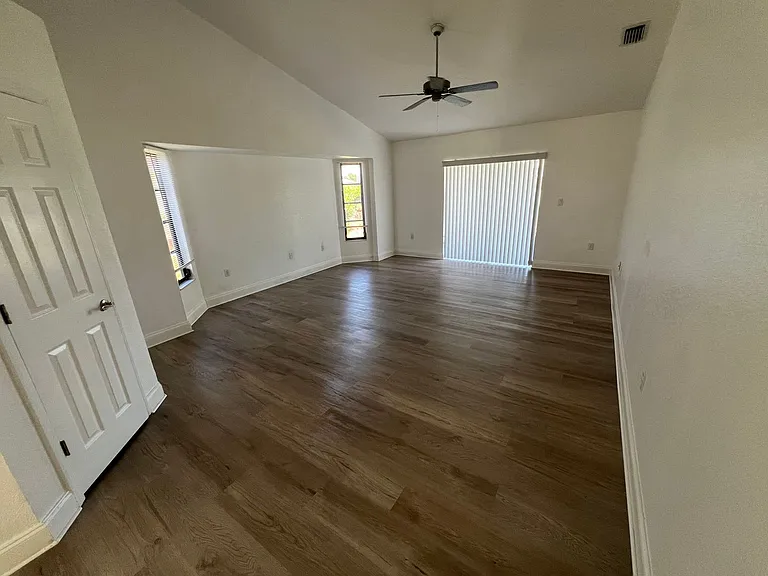 2092 Rio De Janeiro Ave — Photo 26