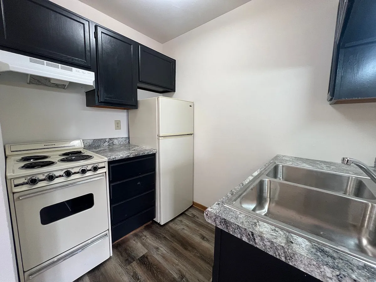 Building Photo - 229 19th Ave SW #24