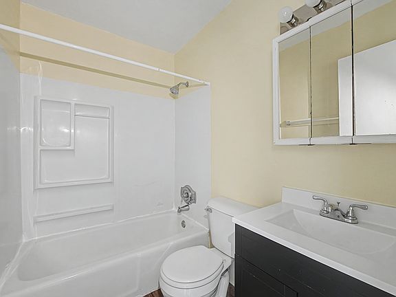 5th image of 131 N Lincolnway #6