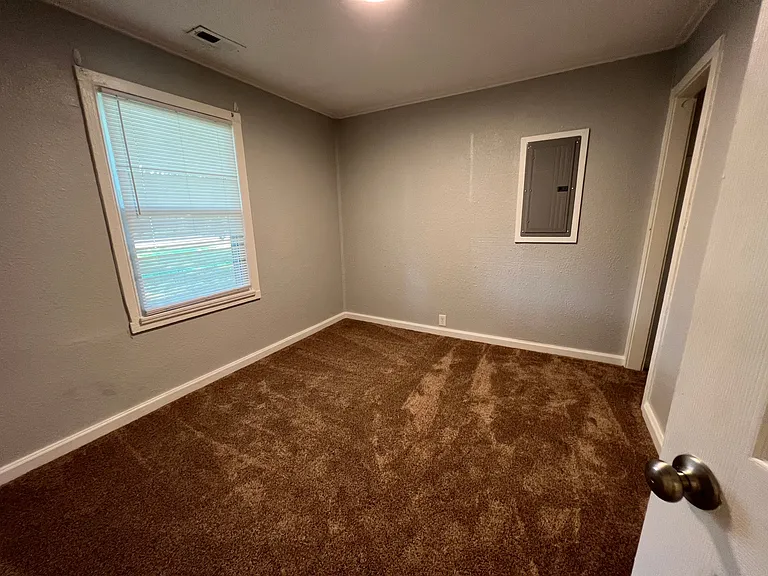 49 Carver Cir — Photo 4
