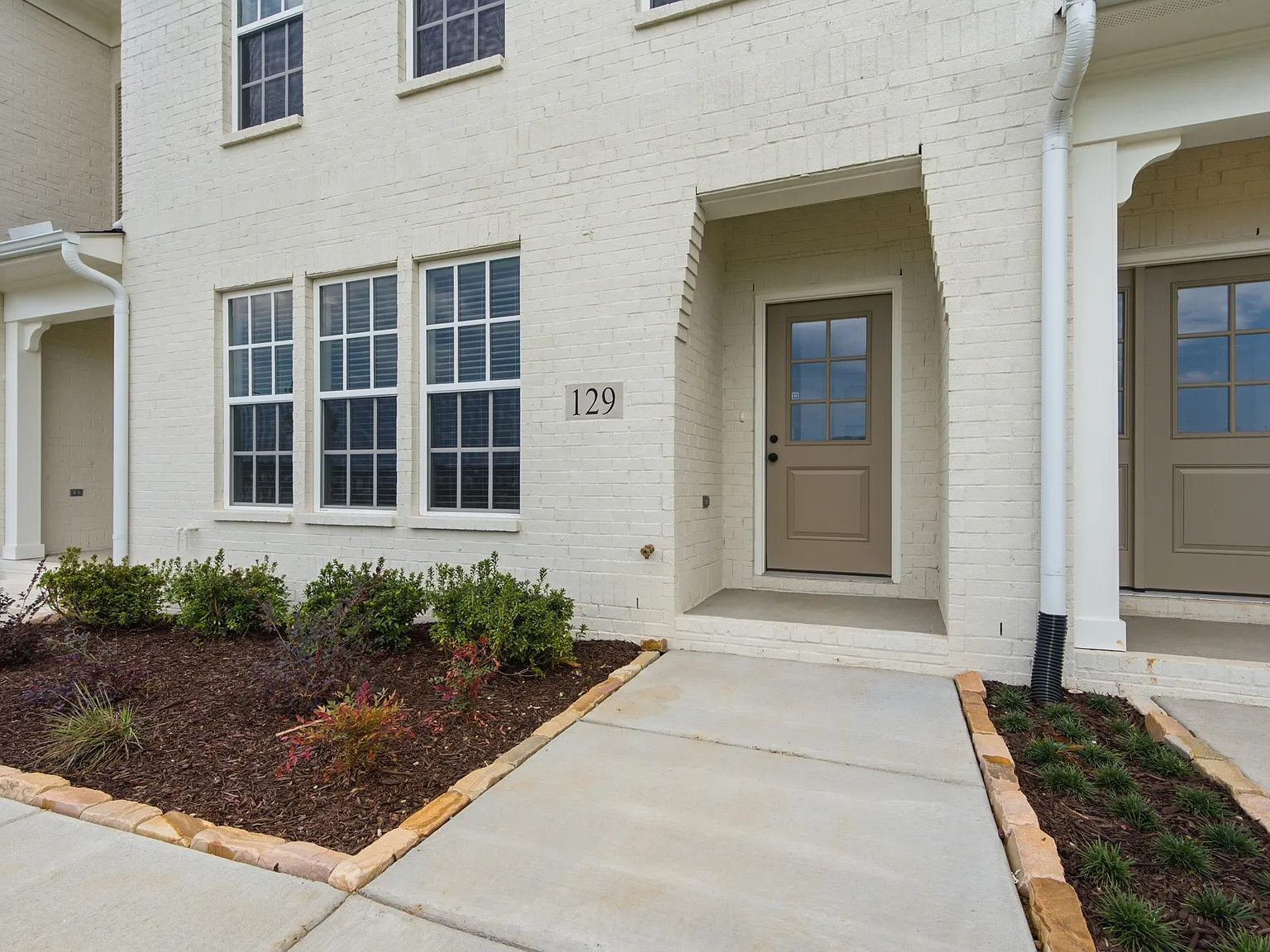 3 bed, 1669 sqft, $2,295 — Photo 2