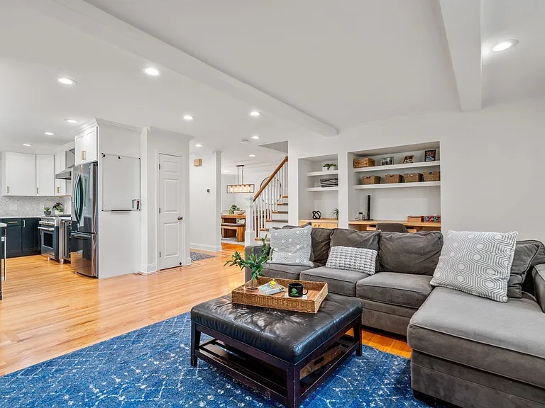53 W Plain St #B — Photo 4