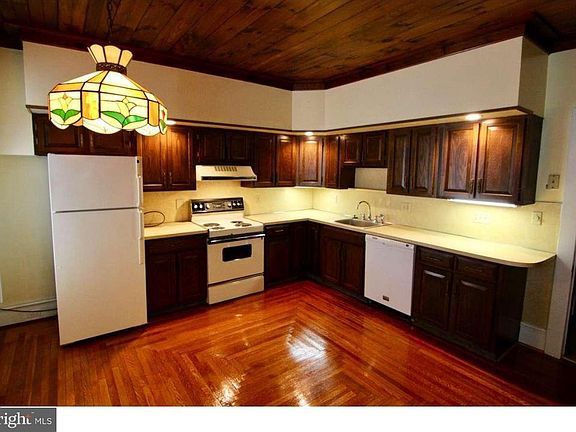 2nd image of 517 Sunbury St