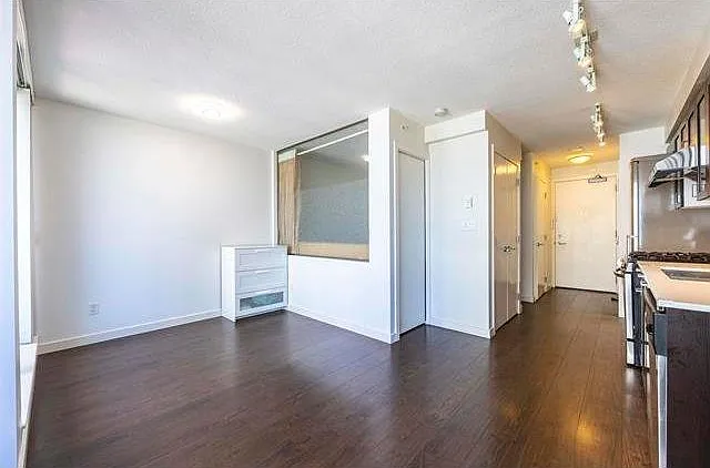1 bed, 500 sqft, $2,400 — Photo 4