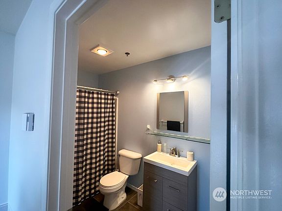 3rd image of 300 N Oak Harbor St APT B302