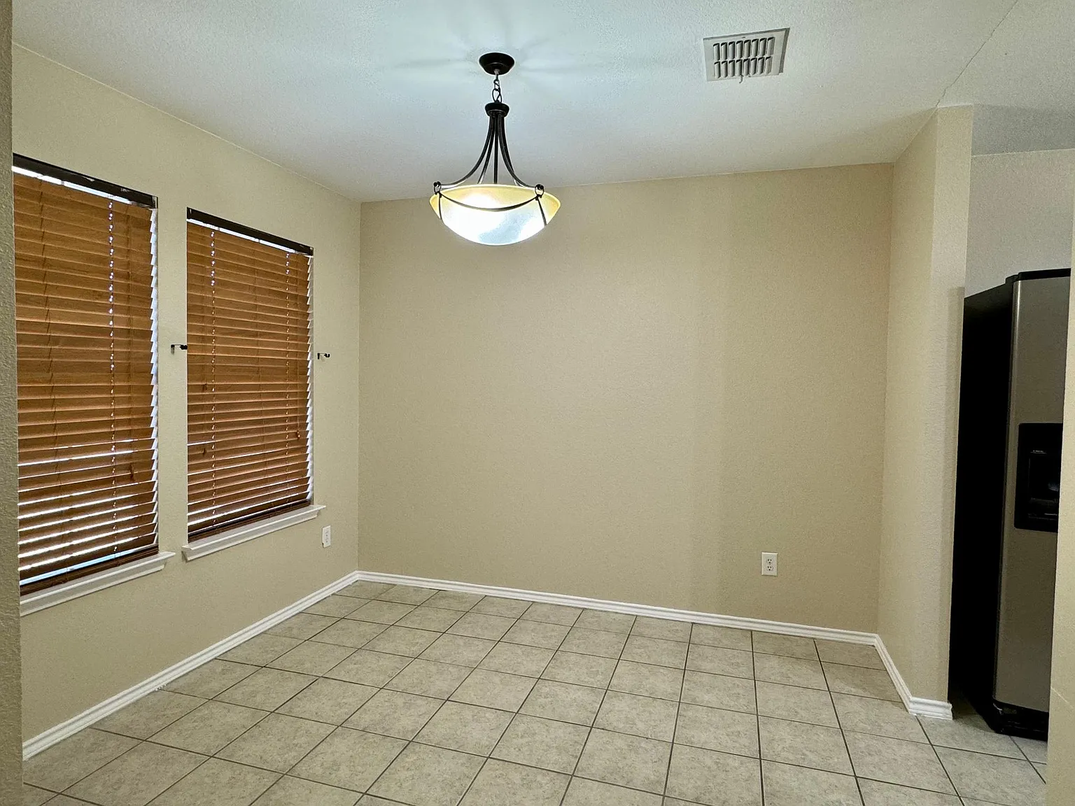 3 bed, 1385 sqft, $1,850 — Photo 2