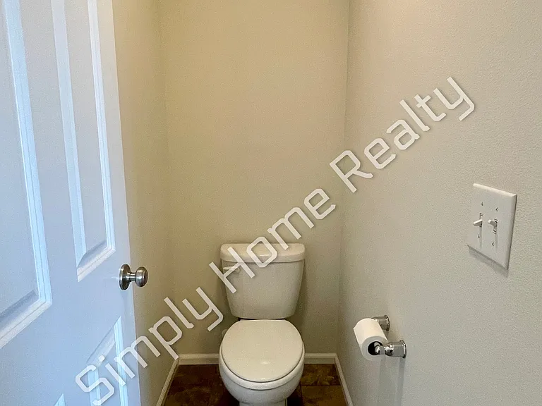 2420 Burlwood St NE — Photo 18