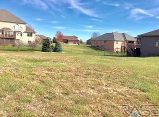 1916 W River Bend St, Brandon, SD 57005