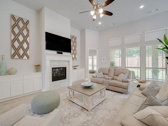 2nd image of 2115 Venice Dr