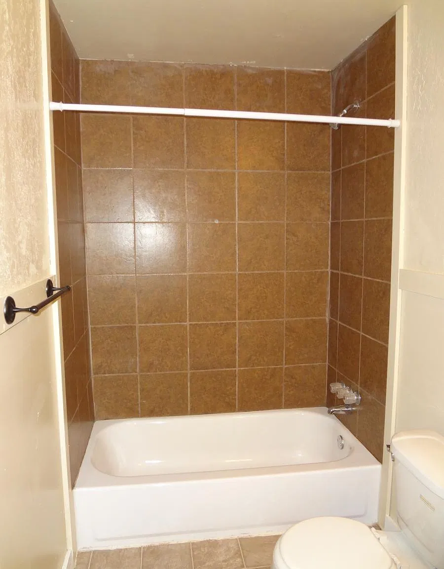 3 bed, 1050 sqft, $1,000 — Photo 2