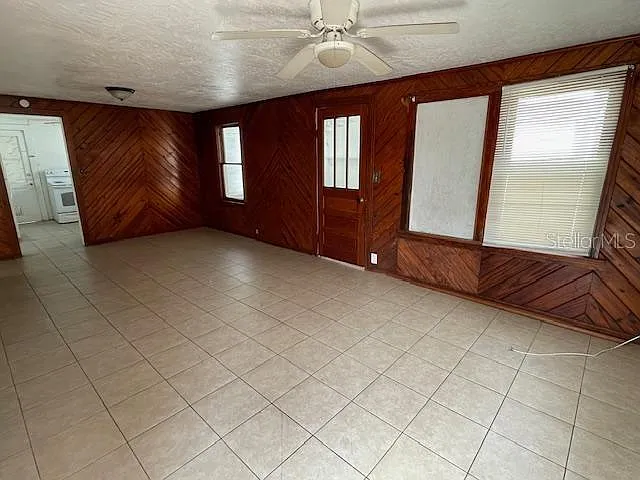Building Photo - 908 E Flora St