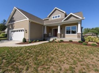 5747 Island Dr NW, Canton, OH 44718