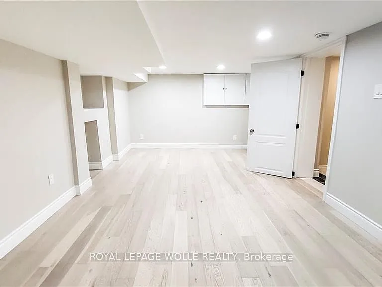 1546 King St E #1 — Photo 2